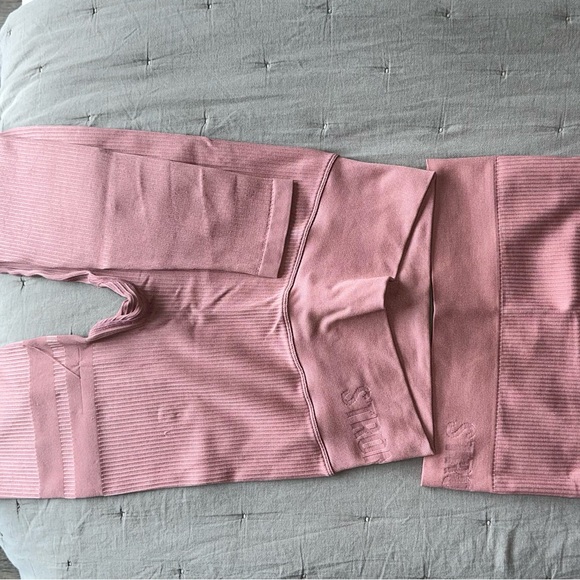 STRONGER activewear set - Picture 3 of 9